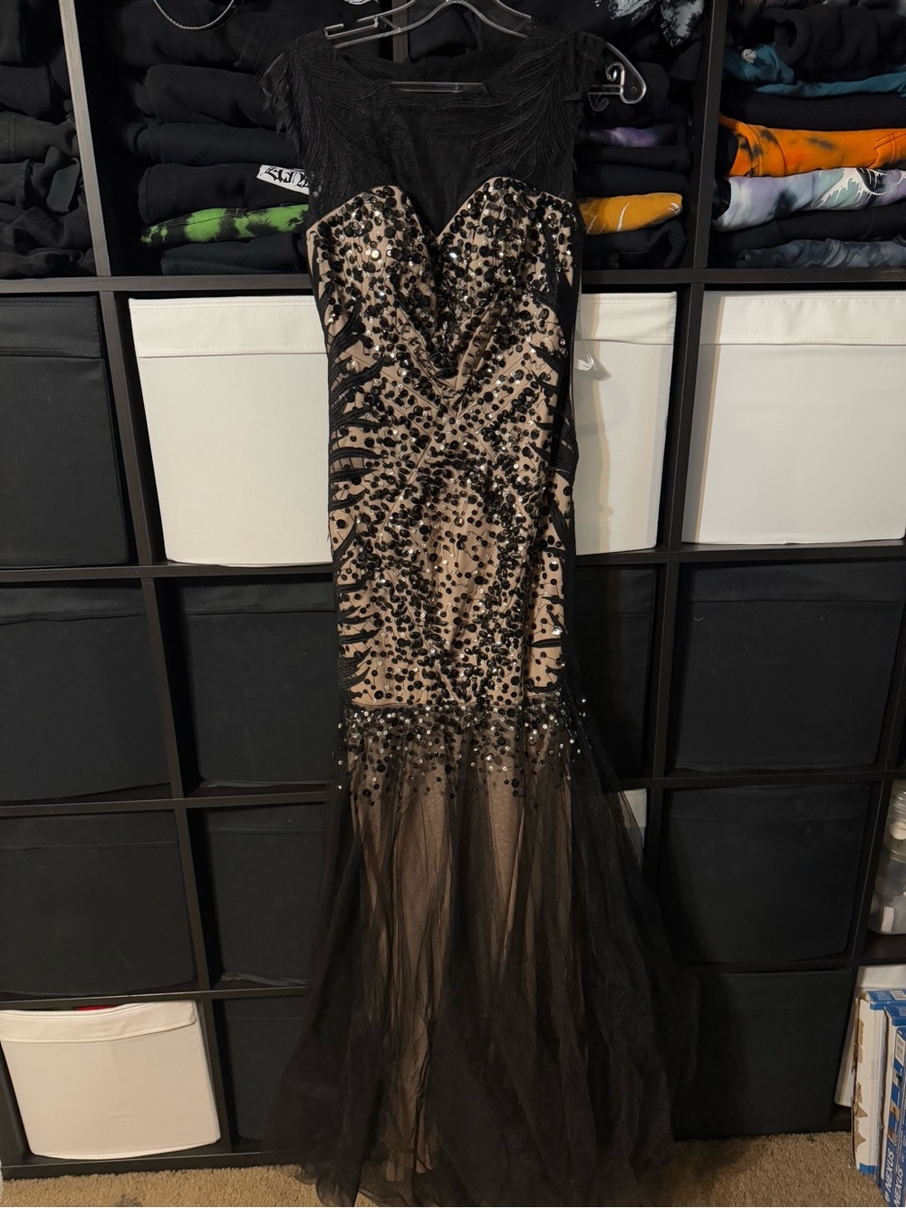 Beautiful event dress - New - size XS - floor length, sequins, lace sexy pretty